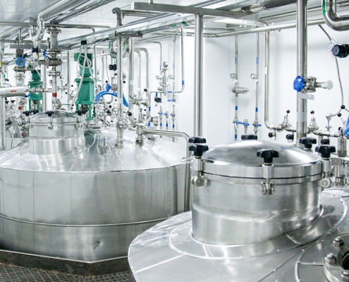 Sterile Produktionsanlage mit Edelstahlreaktoren